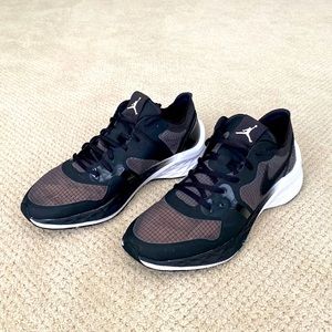 Jordan Men's Air Zoom 85 Runner 9.5 Like New